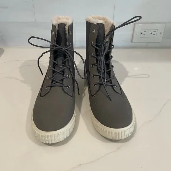 Timberland. Womens Skyla Fleece Foldover Gray Bay Boots with Faux Fur - Picture 3 of 6